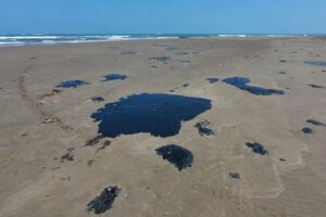 Destituyen a Funcionarios de Pemex por Derrame en el Golfo de México